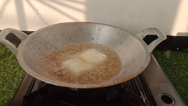 Tanpa ditambah terigu, ini trik bikin tahu goreng agar renyah dan tidak kempis saat disajikan dingin