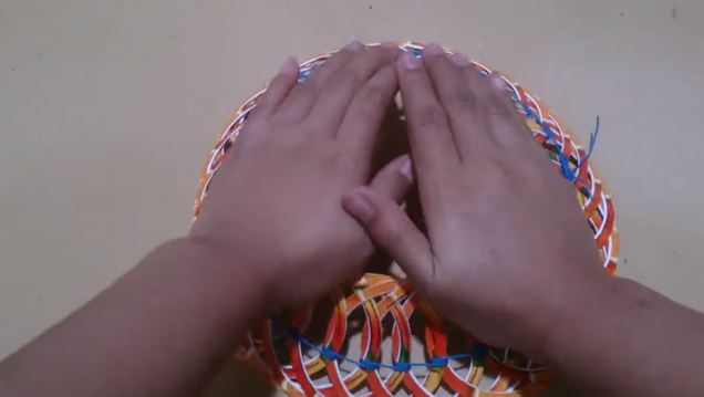 Jangan dibuang, ini cara kreatif menyulap botol bekas jadi piring cantik