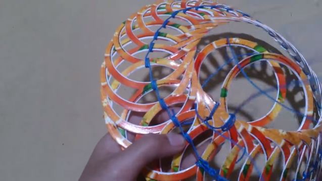 Jangan dibuang, ini cara kreatif menyulap botol bekas jadi piring cantik