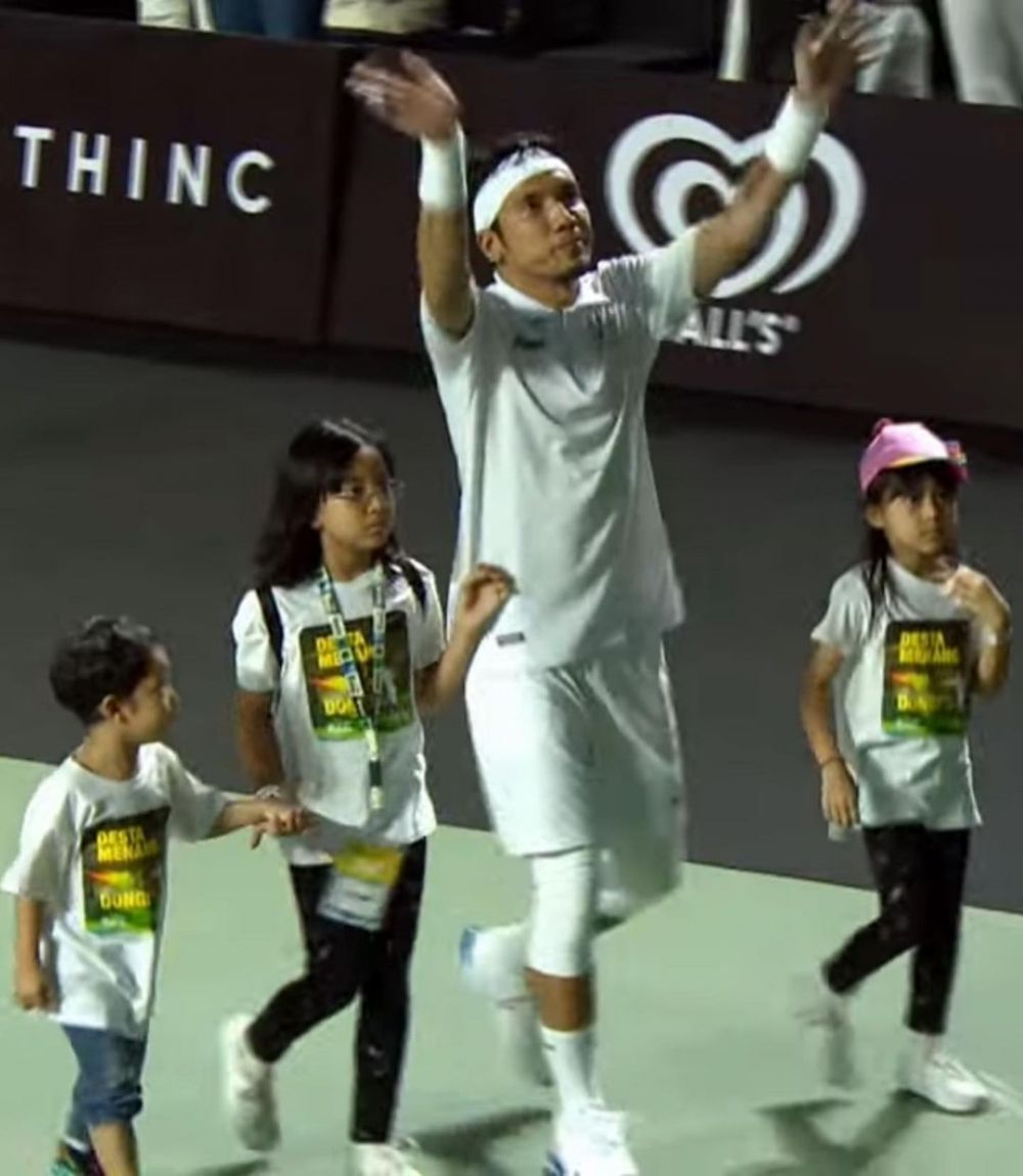 desta momong anak © Instagram/@desta80s desta momong anak © Instagram/@desta80s