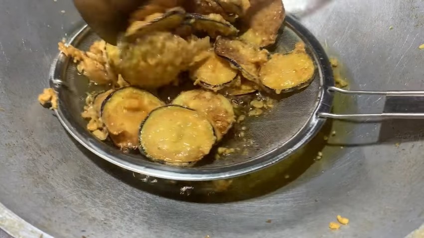 Cara jitu bikin terong krispi agar renyah tahan lama dan tak menyerap banyak minyak