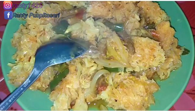 Nggak perlu direndam air panas, ini trik masak tumis jamur salju kering agar teksturnya kenyal