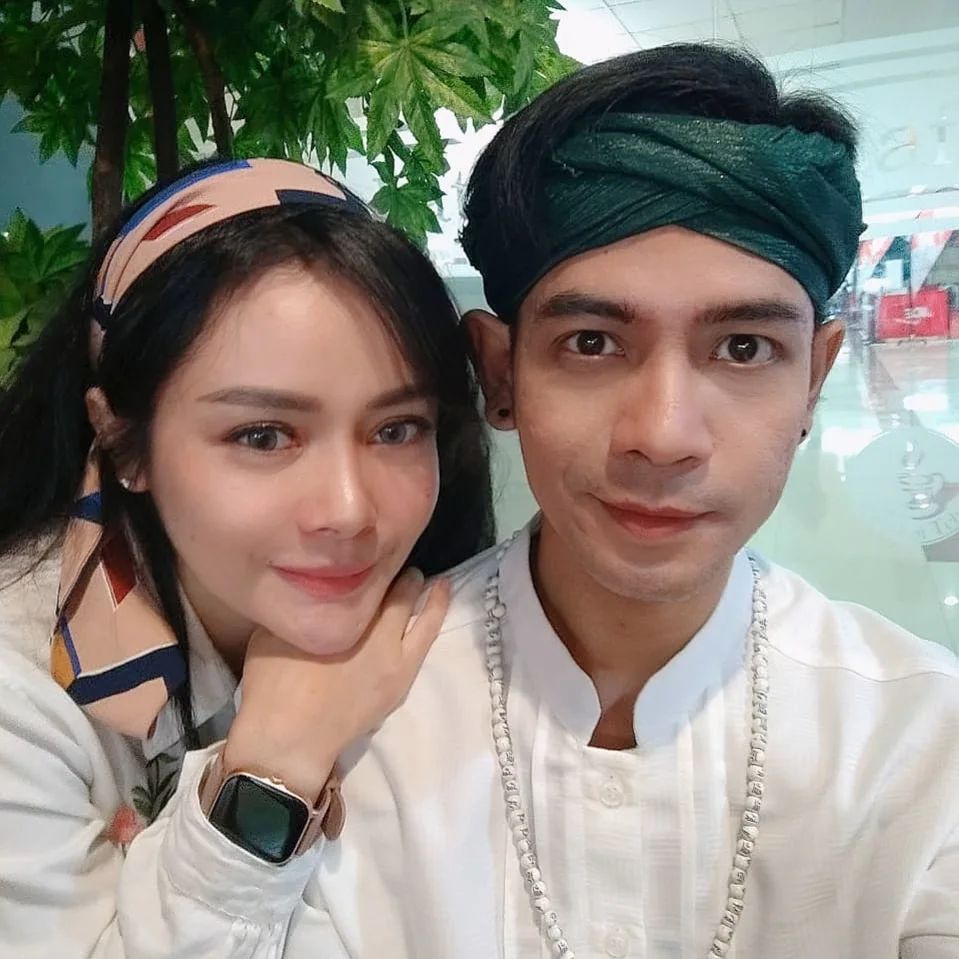 persahabatan mawar afi dan veri afi © berbagai sumber persahabatan mawar afi dan veri afi © berbagai sumber