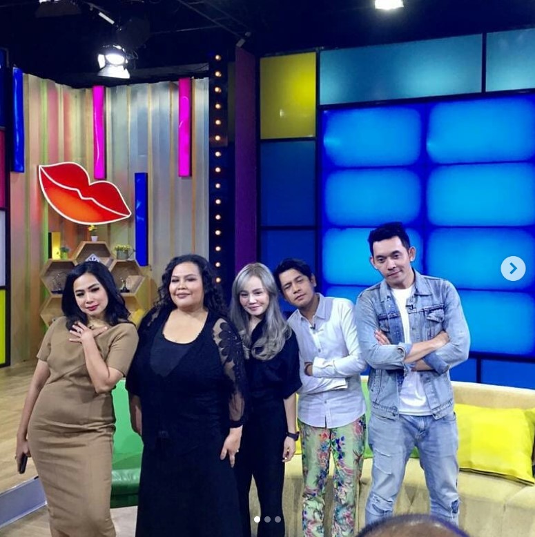 persahabatan mawar afi dan veri afi © berbagai sumber persahabatan mawar afi dan veri afi © berbagai sumber