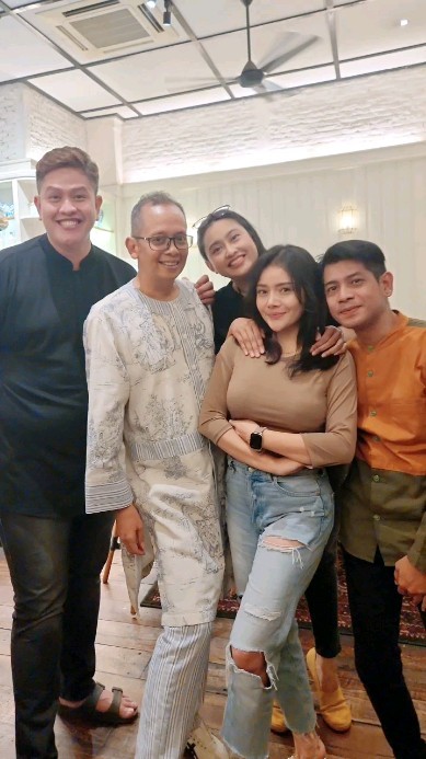 persahabatan mawar afi dan veri afi © berbagai sumber persahabatan mawar afi dan veri afi © berbagai sumber