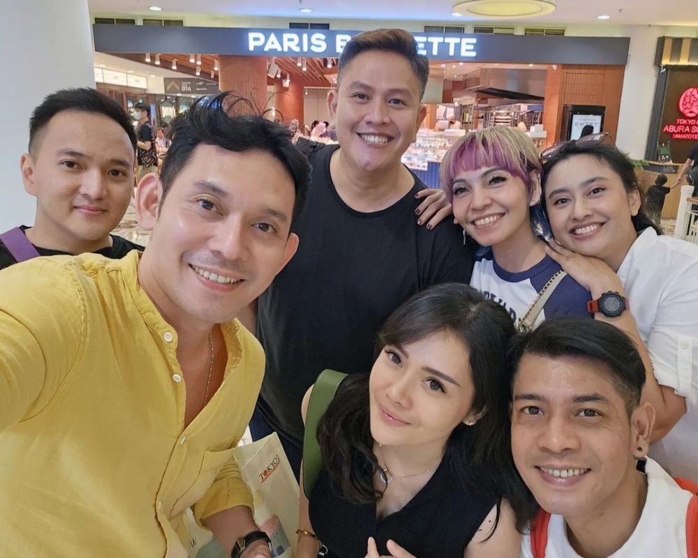 persahabatan mawar afi dan veri afi © berbagai sumber persahabatan mawar afi dan veri afi © berbagai sumber