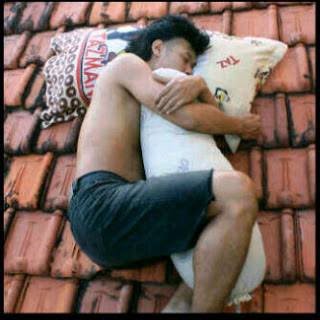 potret kocak orang rebahan © berbagai sumber potret kocak orang rebahan © berbagai sumber