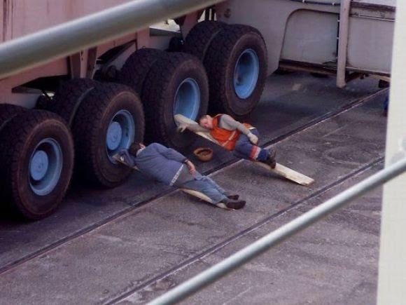 potret kocak orang rebahan © berbagai sumber potret kocak orang rebahan © berbagai sumber