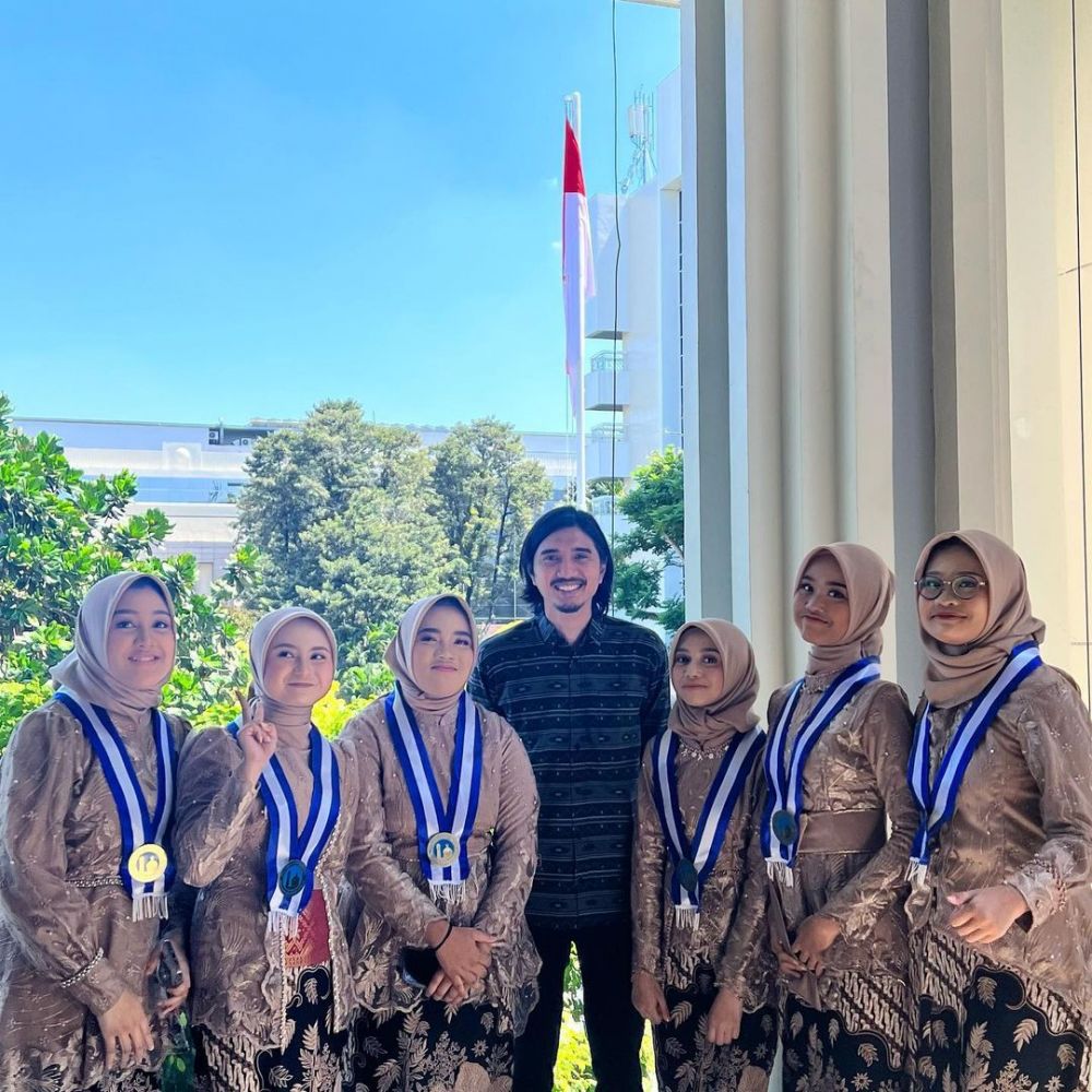 momen wisuda ayman modjo anak duta so7 © berbagai sumber