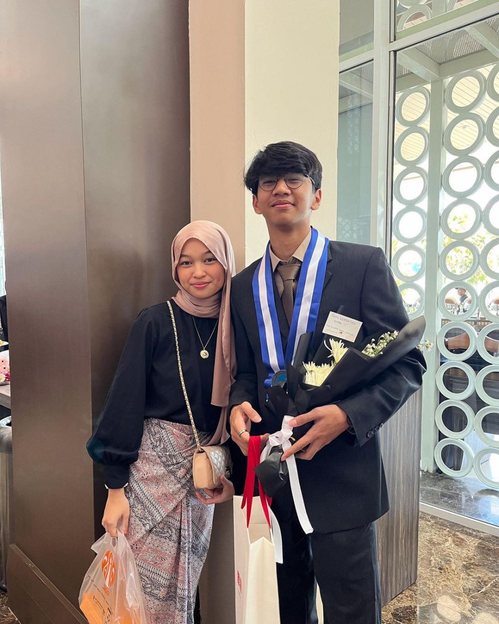 momen wisuda ayman modjo anak duta so7 © berbagai sumber