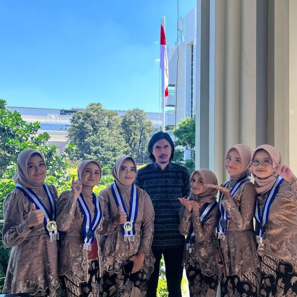 momen wisuda ayman modjo anak duta so7 © berbagai sumber