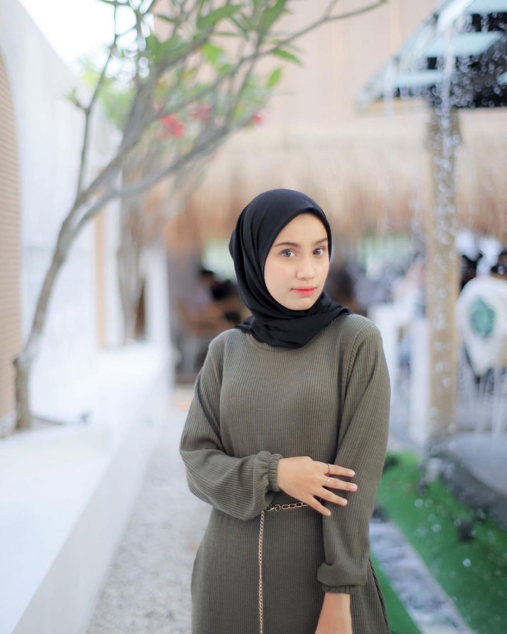 11 Pesona Amira Karaman, tunangan Reza D'Academy yang merupakan seorang desainer busana