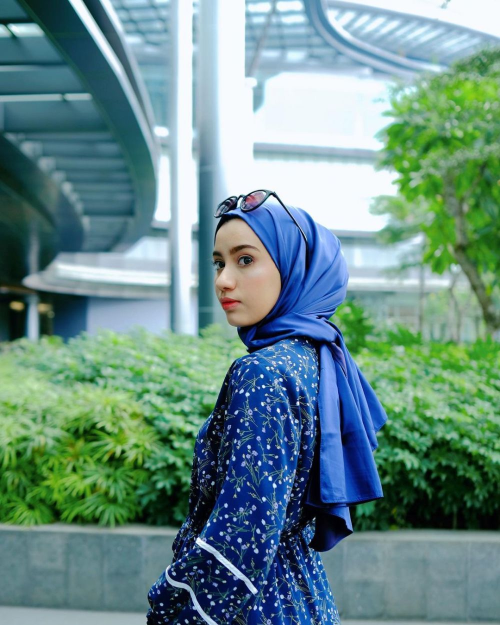 11 Pesona Amira Karaman, tunangan Reza D'Academy yang merupakan seorang desainer busana