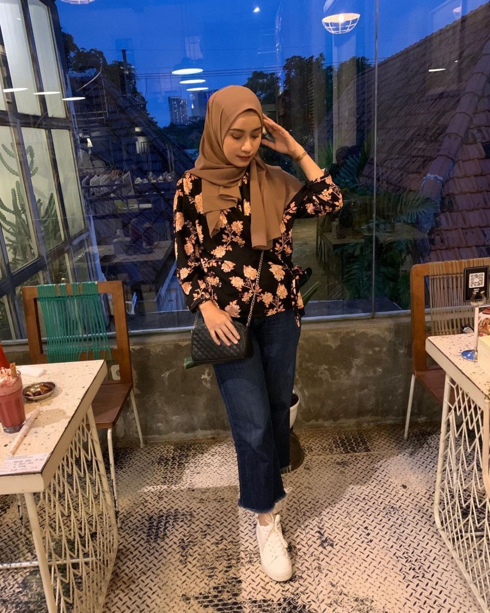 Pesona Amira Karaman Berbagai sumber