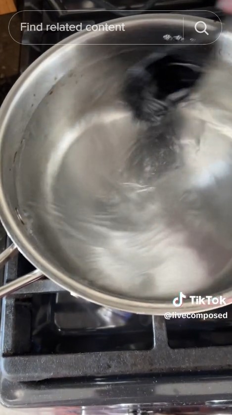 Bukan digoreng, ini cara unik bikin scrambled egg yang lembut dan lebih sehat