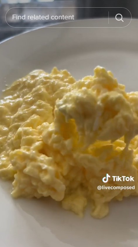 Bukan digoreng, ini cara unik bikin scrambled egg yang lembut dan lebih sehat