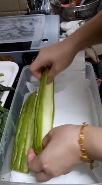 Tanpa diblansir, begini trik menyimpan pare agar tetap hijau sampai 1 minggu