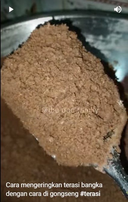 Bukan dijemur atau disangrai, ini ini trik mengeringkan terasi agar harum dan awet tanpa kulkas