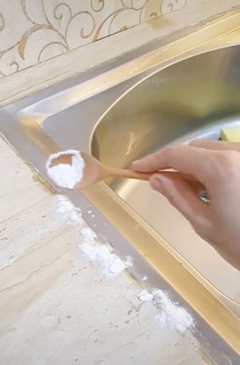 Trik sederhana bersihkan nat keramik dapur yang kotor dan berjamur, hasilnya kinclong mirip baru lagi