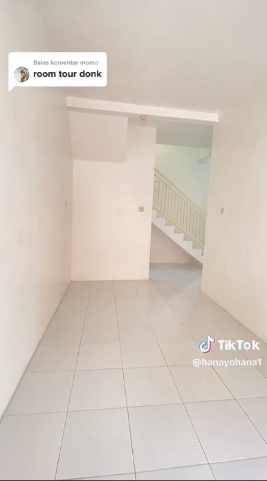 Renovasi rumah lama berdinding kusam © TikTok Renovasi rumah lama berdinding kusam © TikTok