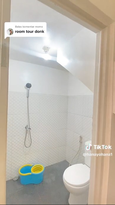 Renovasi rumah lama berdinding kusam © TikTok Renovasi rumah lama berdinding kusam © TikTok
