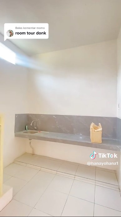 Renovasi rumah lama berdinding kusam © TikTok Renovasi rumah lama berdinding kusam © TikTok