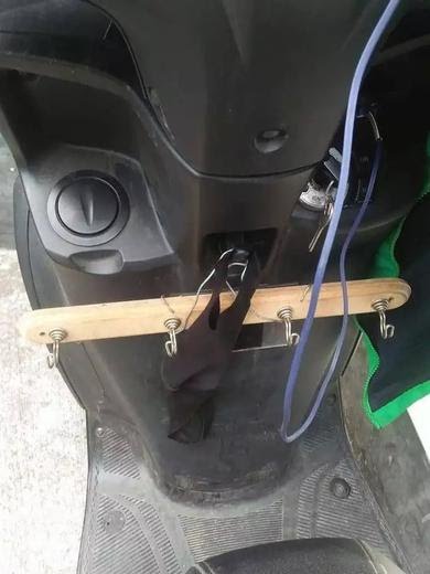 Potret kocak atribut nyeleneh © Instagram