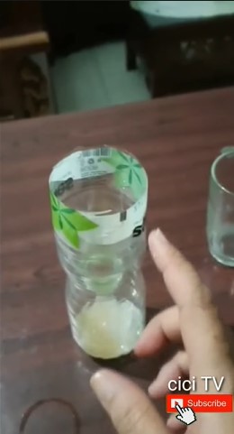 Tak perlu dibunuh, ini trik bikin perangkap semut pakai 1 bumbu dapur