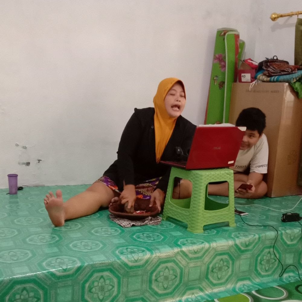 11 potret kocak orang multitasking © berbagai sumber