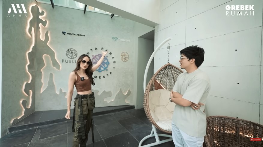 potret kantor baru Cinta Laura © YouTube potret kantor baru Cinta Laura © YouTube