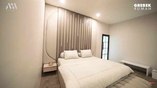 potret kantor baru Cinta Laura © YouTube