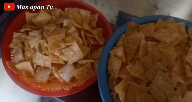 Trik menggoreng kerupuk pangsit agar mekar, renyah tahan lama, dan tak menyerap banyak minyak