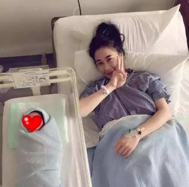 potret wajah polos pedangdut usai lahiran © berbagai sumber potret wajah polos pedangdut usai lahiran © berbagai sumber