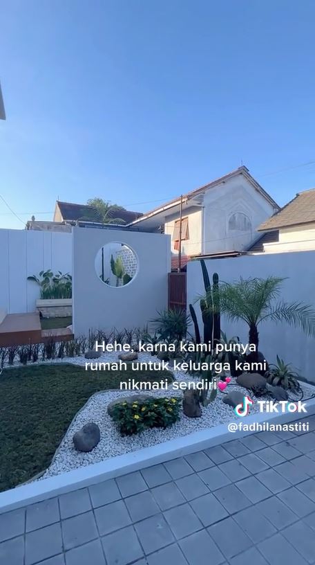 rumah dalam gang tropis © TikTok