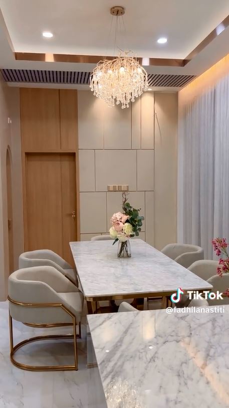 rumah dalam gang tropis © TikTok
