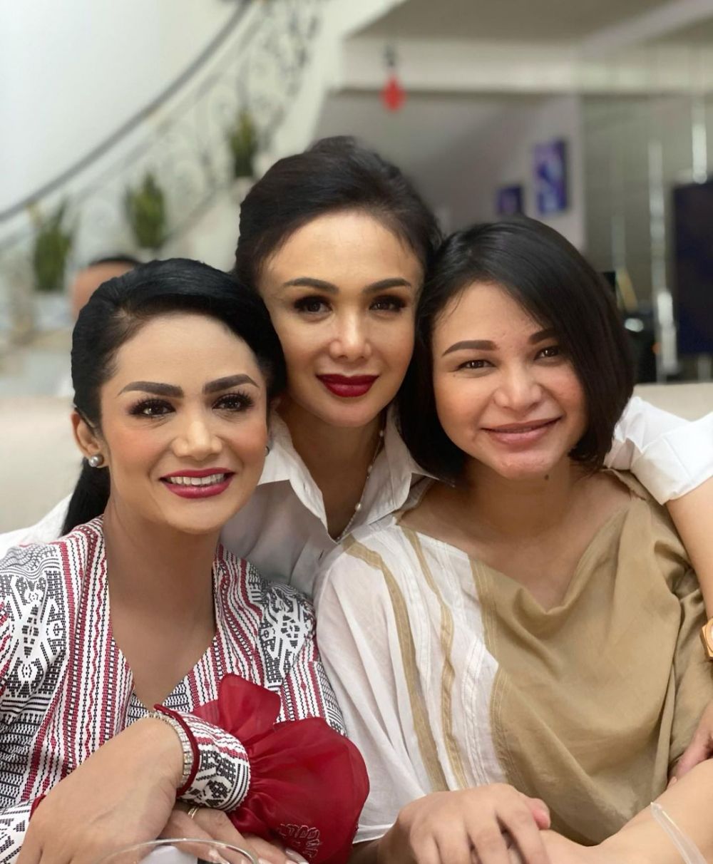 transformasi yuni shara bersaudara © berbagai sumber transformasi yuni shara bersaudara © berbagai sumber