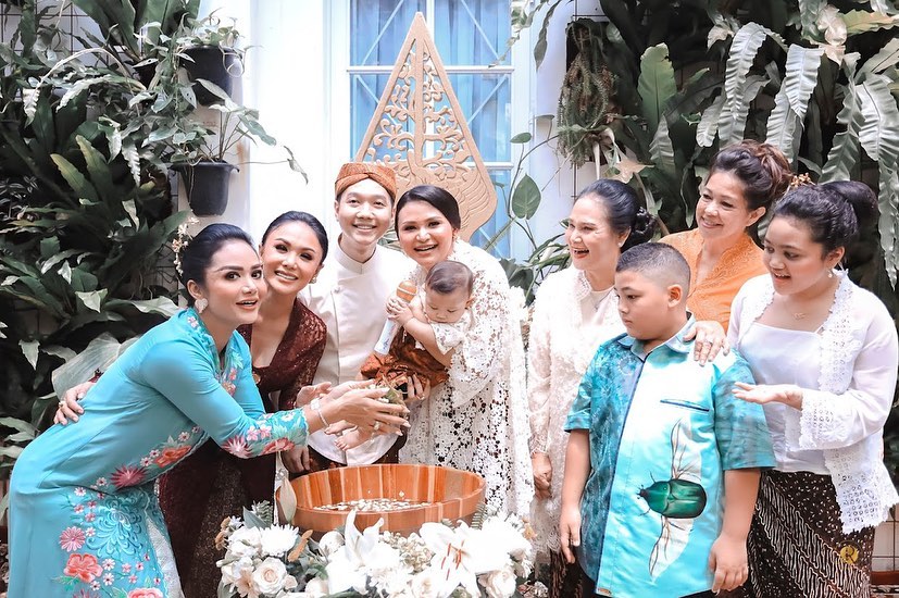 transformasi yuni shara bersaudara © berbagai sumber transformasi yuni shara bersaudara © berbagai sumber