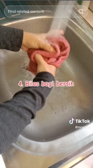 Cuma pakai 1 bumbu masak, ini cara bersihkan kain lap dapur dari noda minyak nggak sampai 5 menit