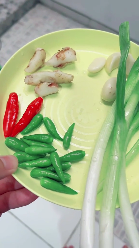 Cuma bermodalkan cobek dan bumbu sederhana, ini trik bikin seblak ala duta seblak Rafael SMASH