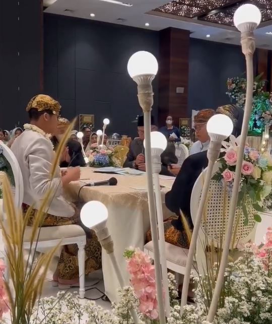 momen pernikahan pakai mahar tiket Coldplay © 2023 berbagai sumber momen pernikahan pakai mahar tiket Coldplay © 2023 berbagai sumber