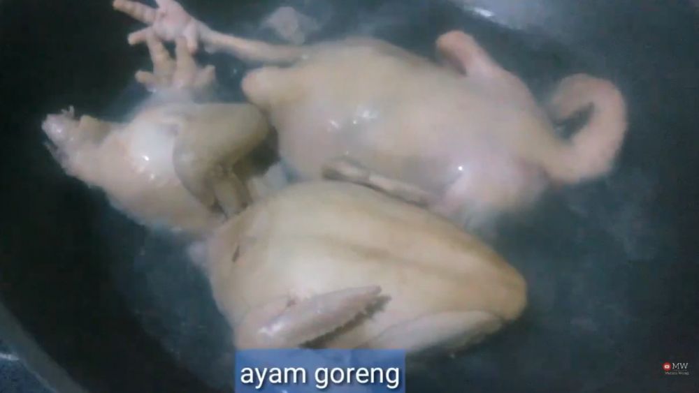 Cara merebus ayam potong agar lemaknya hilang dan bebas kolesterol, cukup tambah 1 bahan dapur ini