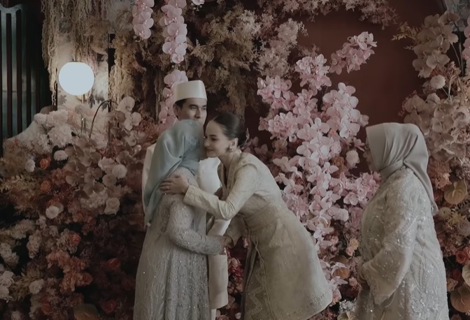 momen lamaran enzy dan molen baru diungkap © 2023 berbagai sumber