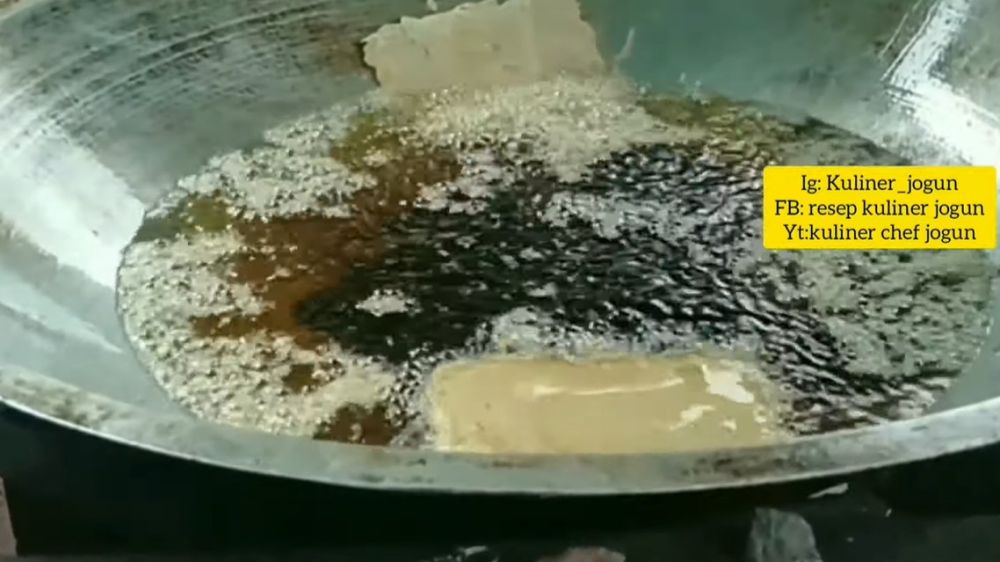 Trik mengatasi adonan gorengan yang terlanjur berbusa saat digoreng, ampuh cuma tambah 2 bahan