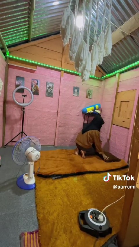 rumah pohon unik untuk staycation © TikTok/@aarrumi