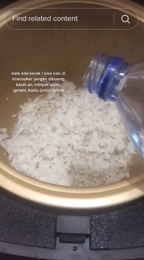 Cukup tambah 3 bahan, ini cara mengubah kerak nasi jadi bubur yang super lembut dan gurih