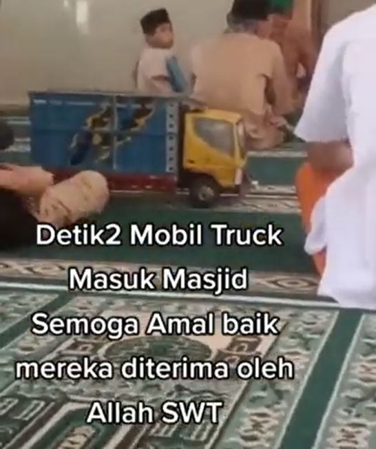 truk masuk masjid bikin ngakak Twitter