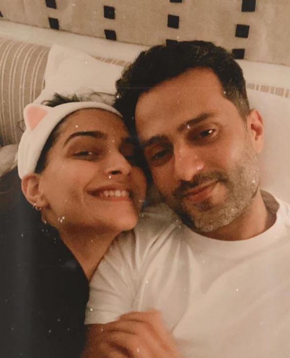 bollywood tanpa makeup alis tebal © instagram