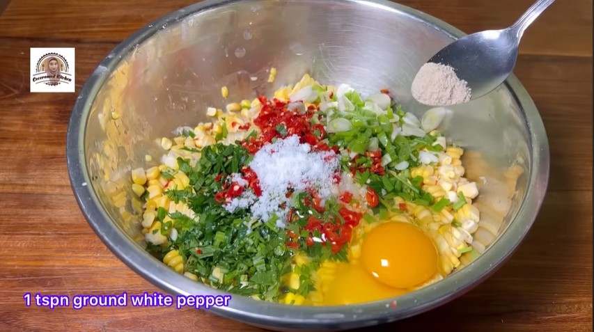 Cara bikin bakwan jagung khas Manado agar lebar, renyah tahan lama, dan tak menyerap banyak minyak