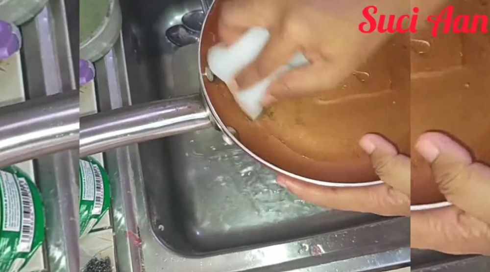 Tanpa air panas, begini cara menghilangkan noda gosong yang lengket di teflon