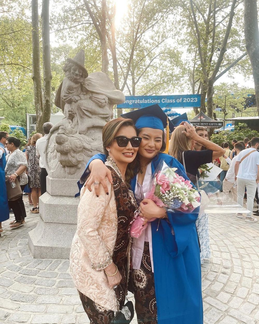 momen kelulusan putri reza artamevia © instagram